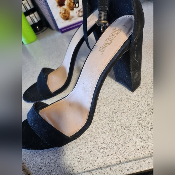 Chunky Heels - Picture 2 of 2